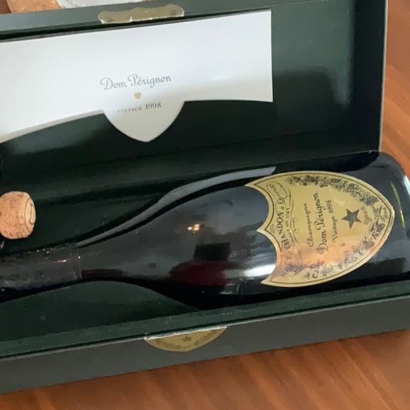 empty 1998 Dom Perignon bottle & box - Picture 6 of 14